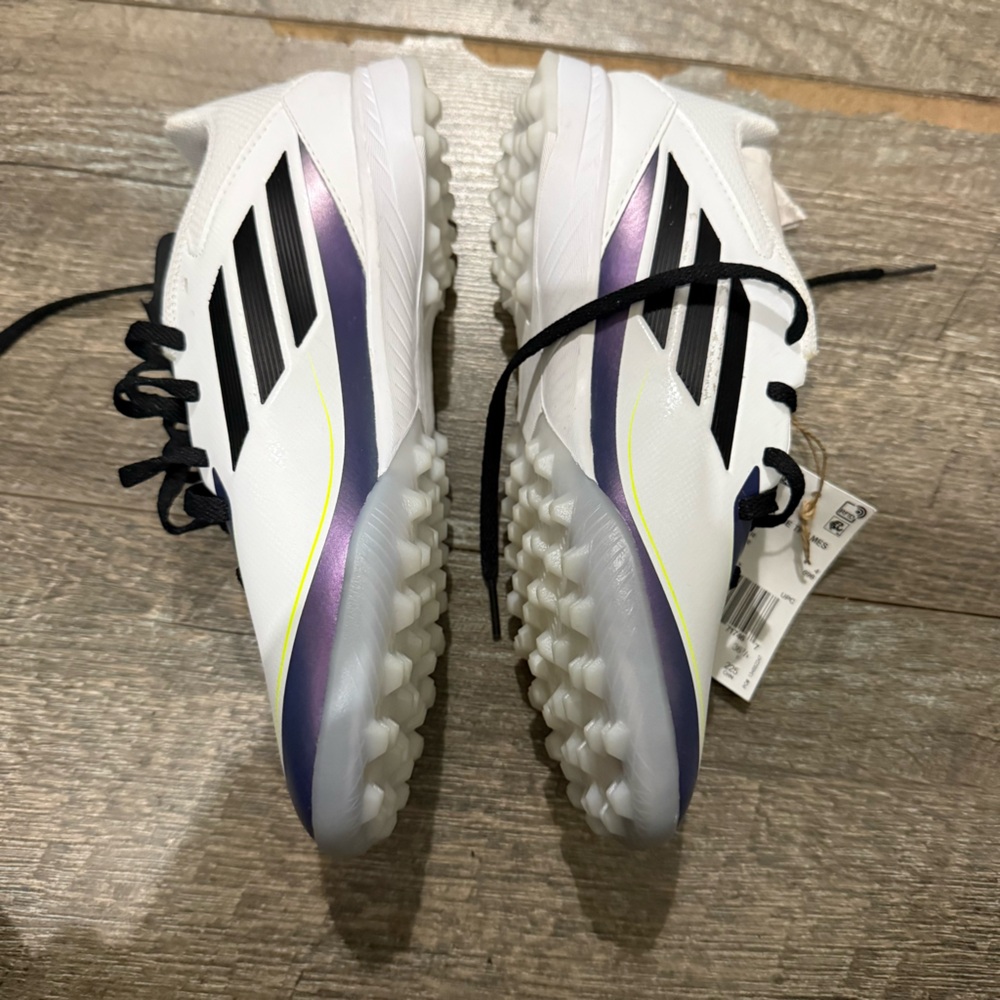 Adidas sneakers 4.5Y. Girls cleats